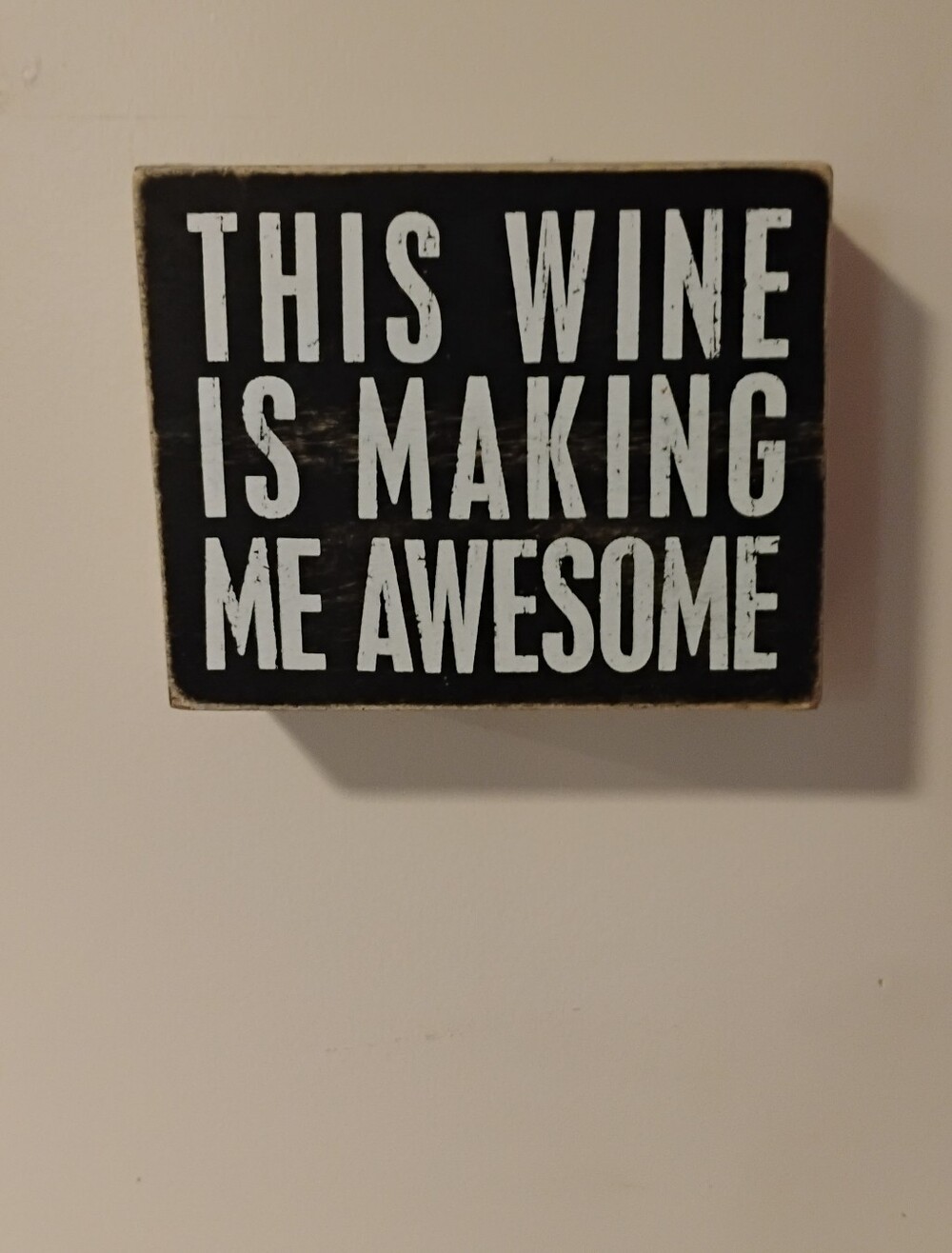 Black Wood Sign "This Wine Is Making Me Awesome"